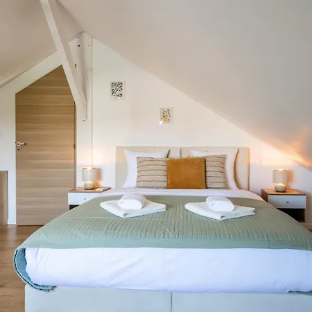 L'evasion, Piscine Et Jacuzzi *
